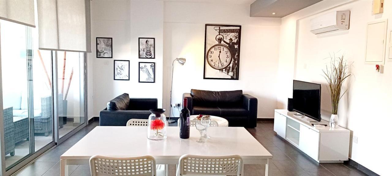 Dezo Luxury Town Apartment Larnaka Exterior foto