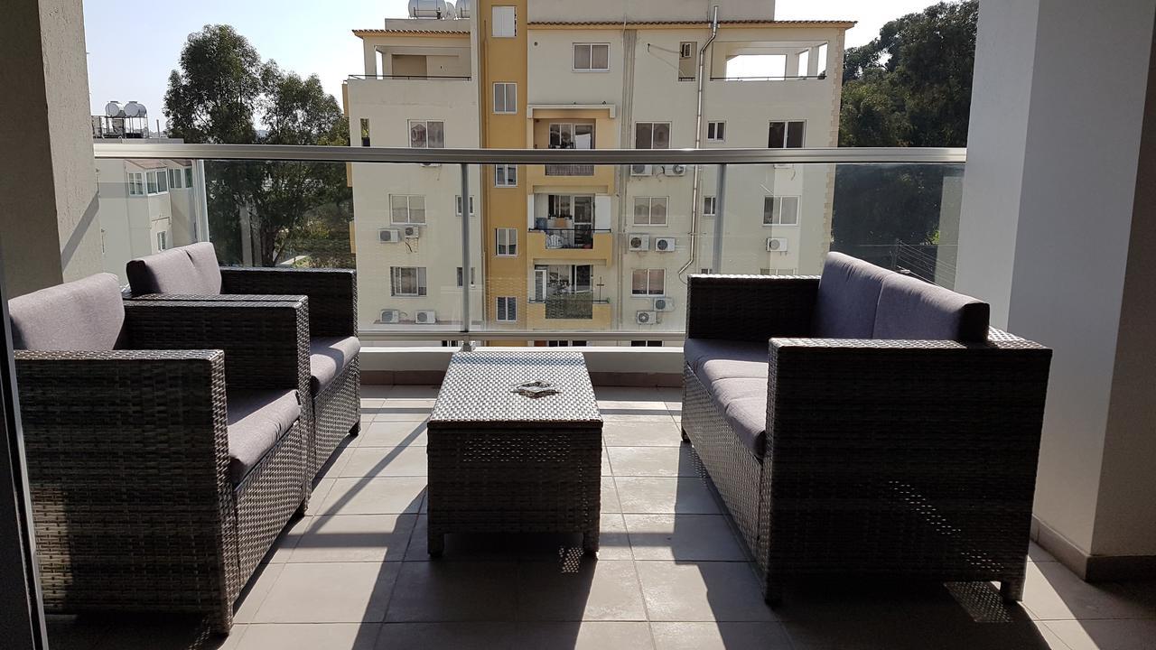 Dezo Luxury Town Apartment Larnaka Exterior foto